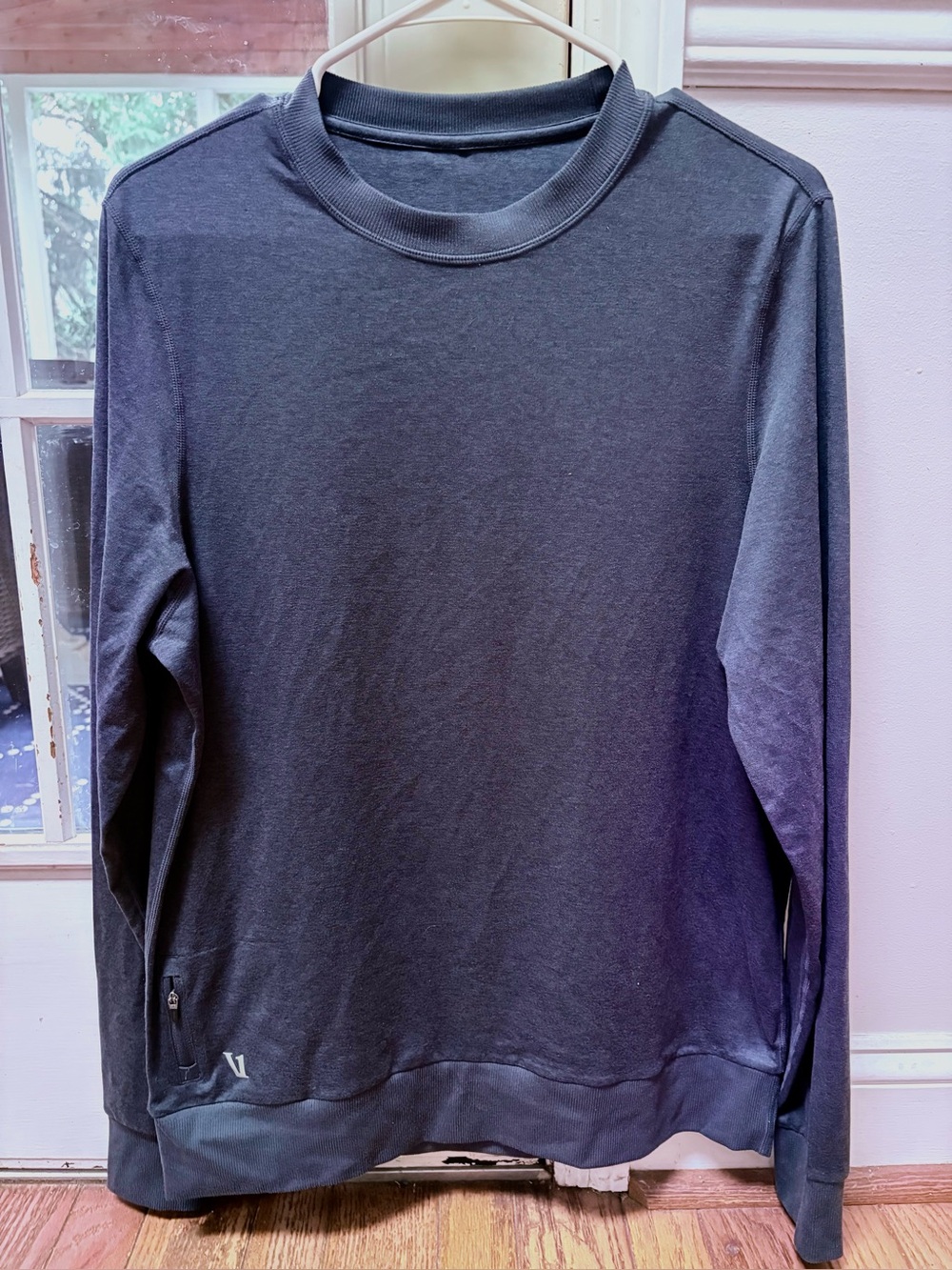 Vuori Men's Medium Ponto Performance Crew Sweatshirt in Navy Like New